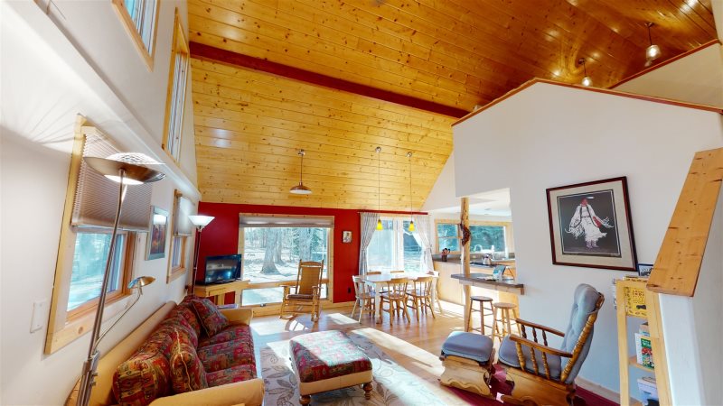 Chickadee Lodge Ontario Canada AAA Red Lodge Rentals | Chickadee Chalet